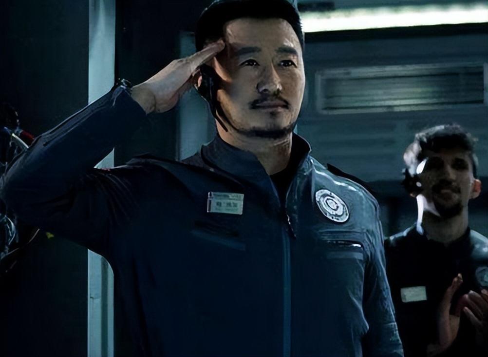 回顾吴京22岁到49岁从小鲜肉到百亿影帝铁血硬汉的艰辛之路