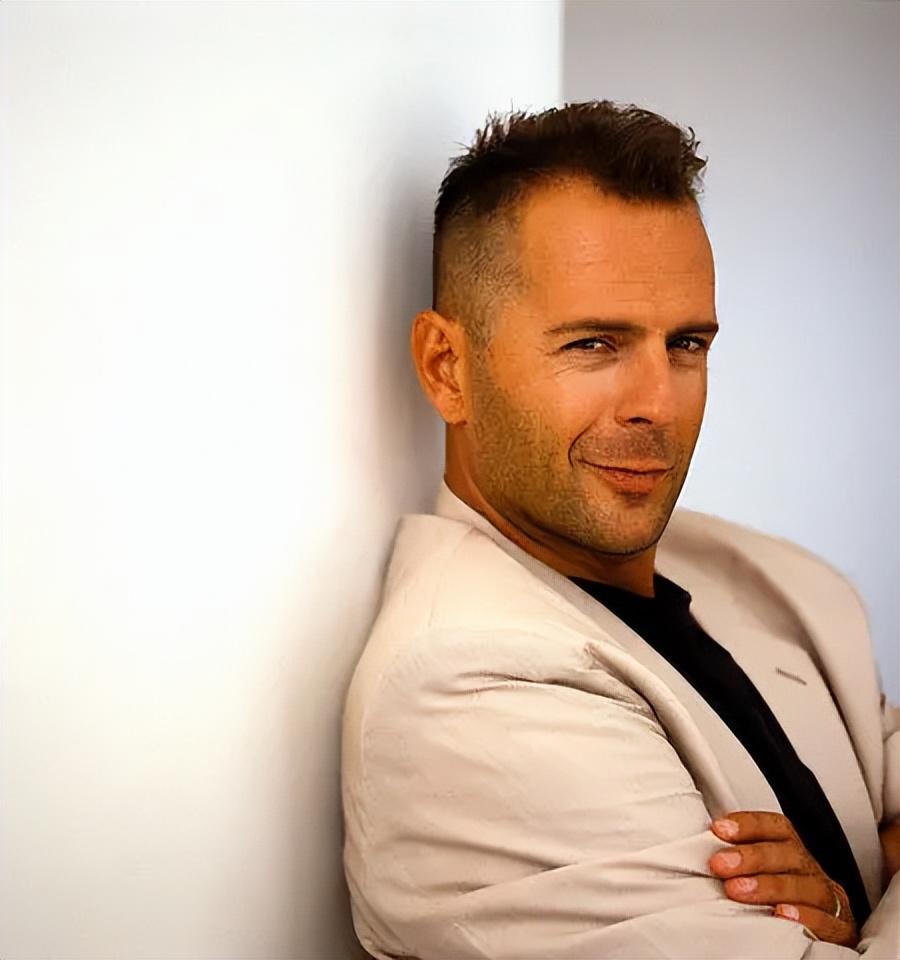 布鲁斯·威利斯(bruce willis)通过他的作品和艺术才华在影视界产生了