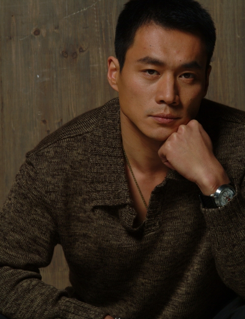 回顾演员丁海峰25岁娶初恋妻子患癌后不离不弃把她当成宝