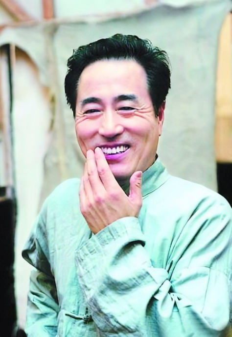 回顾杨立新儿子杨玏35岁仍未婚是父亲的骄傲也是他的心病