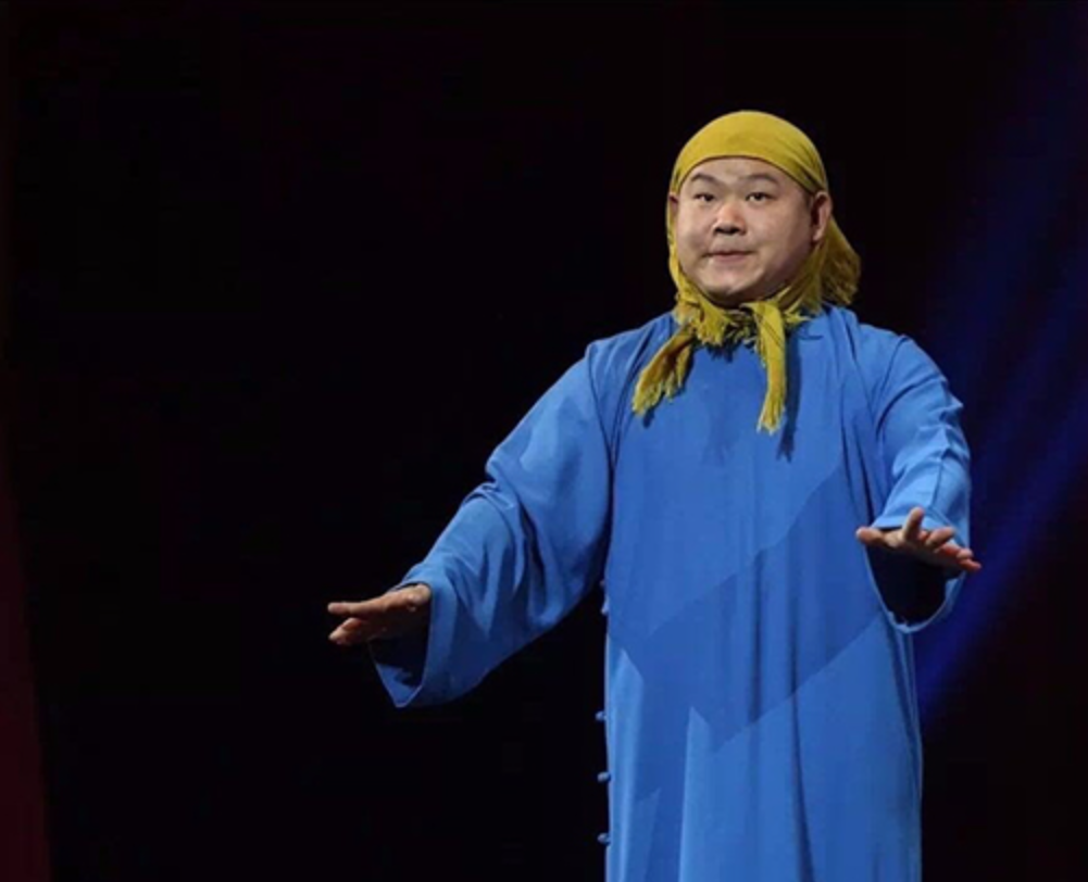 回顾岳云鹏出名后把妻子宠成宝给姐姐买车买房为何弟弟在农村