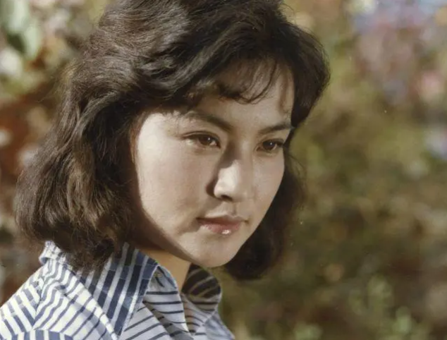 回顾不老女神刘晓庆三段失败婚姻后嫁给富商结婚8年没孩子