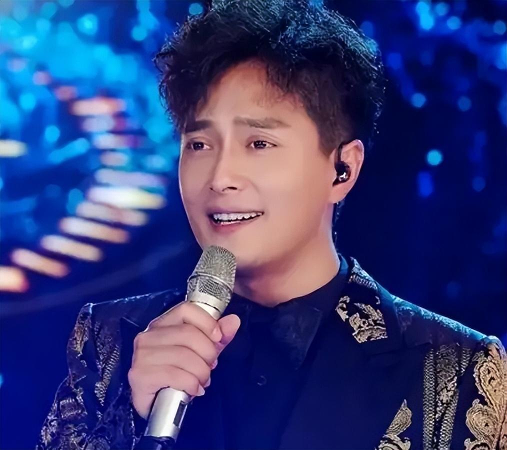 回顾星光大道云飞抛弃原配离婚后娶小10岁娇妻被冤枉的有多惨