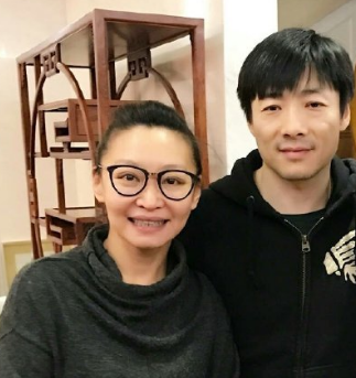 回顾演员祖峰娶教师刘天池结婚13年无子女生活依旧幸福美满