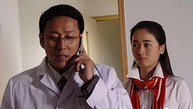 他背后的女人左小青,对家庭的付出,更让人动容.