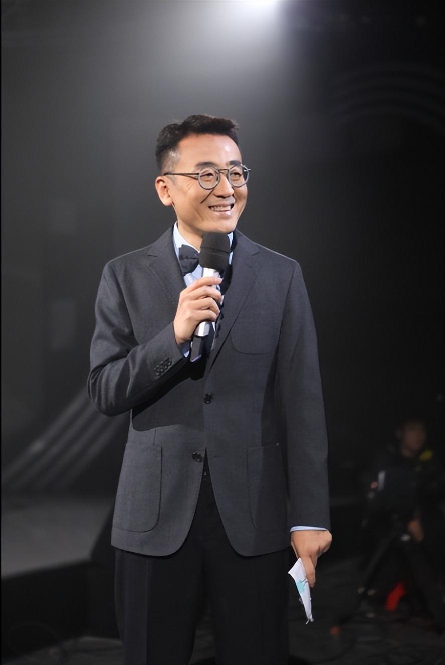 回顾56岁主持人窦文涛:9段恋情至今未婚,他到底在追求什么?