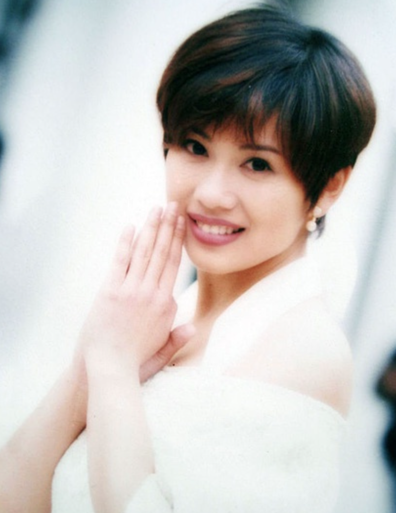 1991年,邵逸夫亲自钦点陈松伶出演电视剧《蜀山奇侠之仙侣奇缘》的女