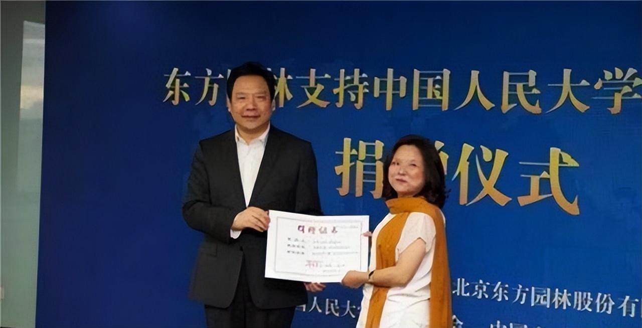 在外媒的大肆报道下,三个月后何巧女捐款的消息才传回国内.