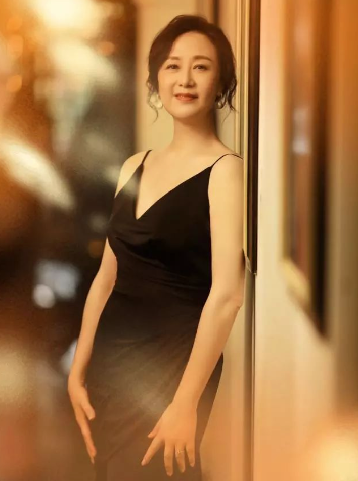 回顾演员吴玉芳嫁乒乓王子隐退生两女恩爱33年幸福美满