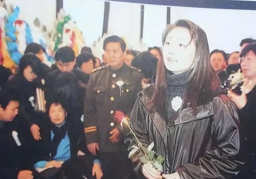 回顾香妃刘丹27岁去世后父亲和哥哥相继离世一家四口只剩母亲