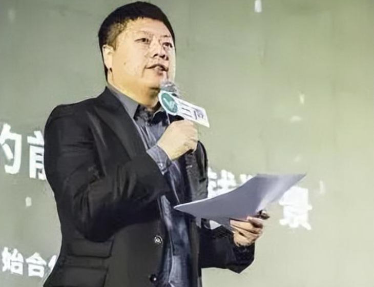 1968年,王冉出生于北京一个很富有的家庭.