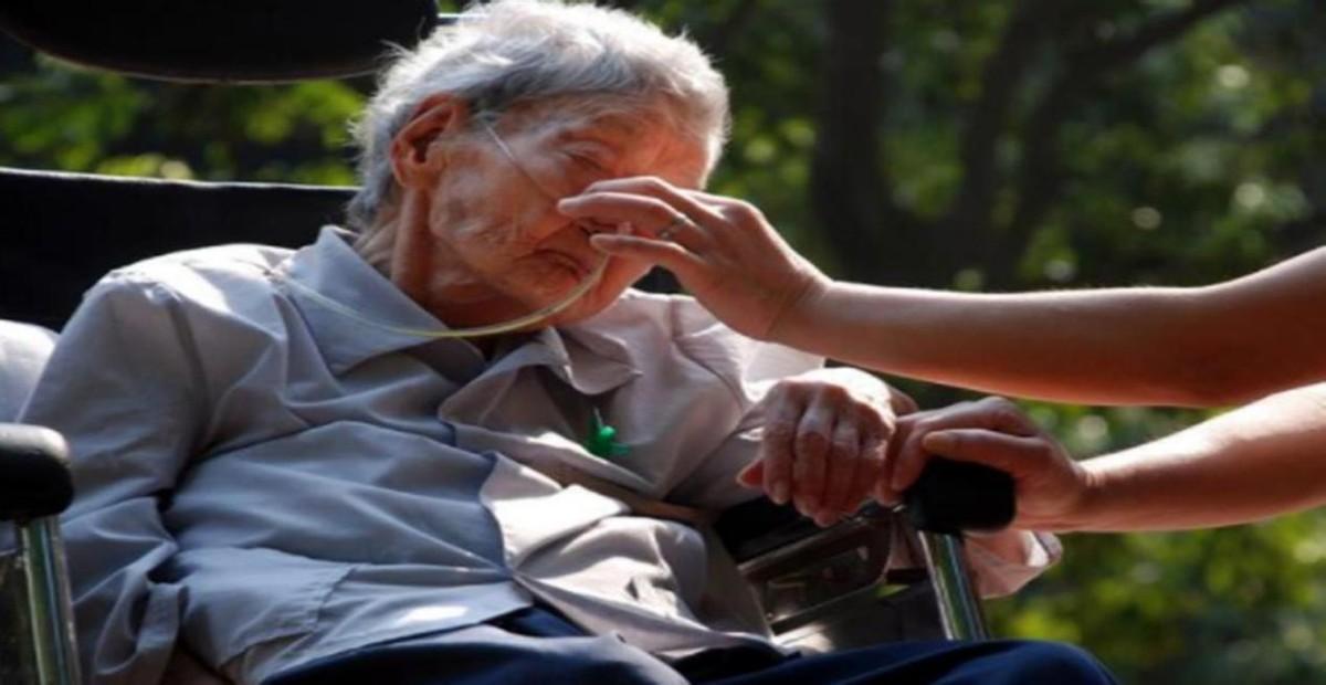 回顾男子独自照顾父母56年父母去世后获千万遗产大姐必须平分