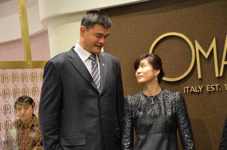 回顾姚明家人现状42岁妻子风韵犹存皮肤光亮13岁女儿身高近2米