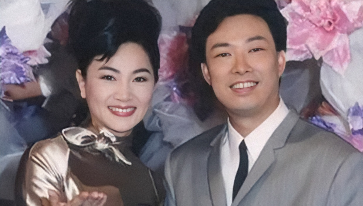 回顾痴情的费玉清告别初恋后终生未娶与56岁红颜知己不离不弃