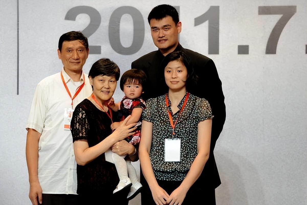 回顾姚明家人现状42岁妻子风韵犹存皮肤光亮13岁女儿身高近2米