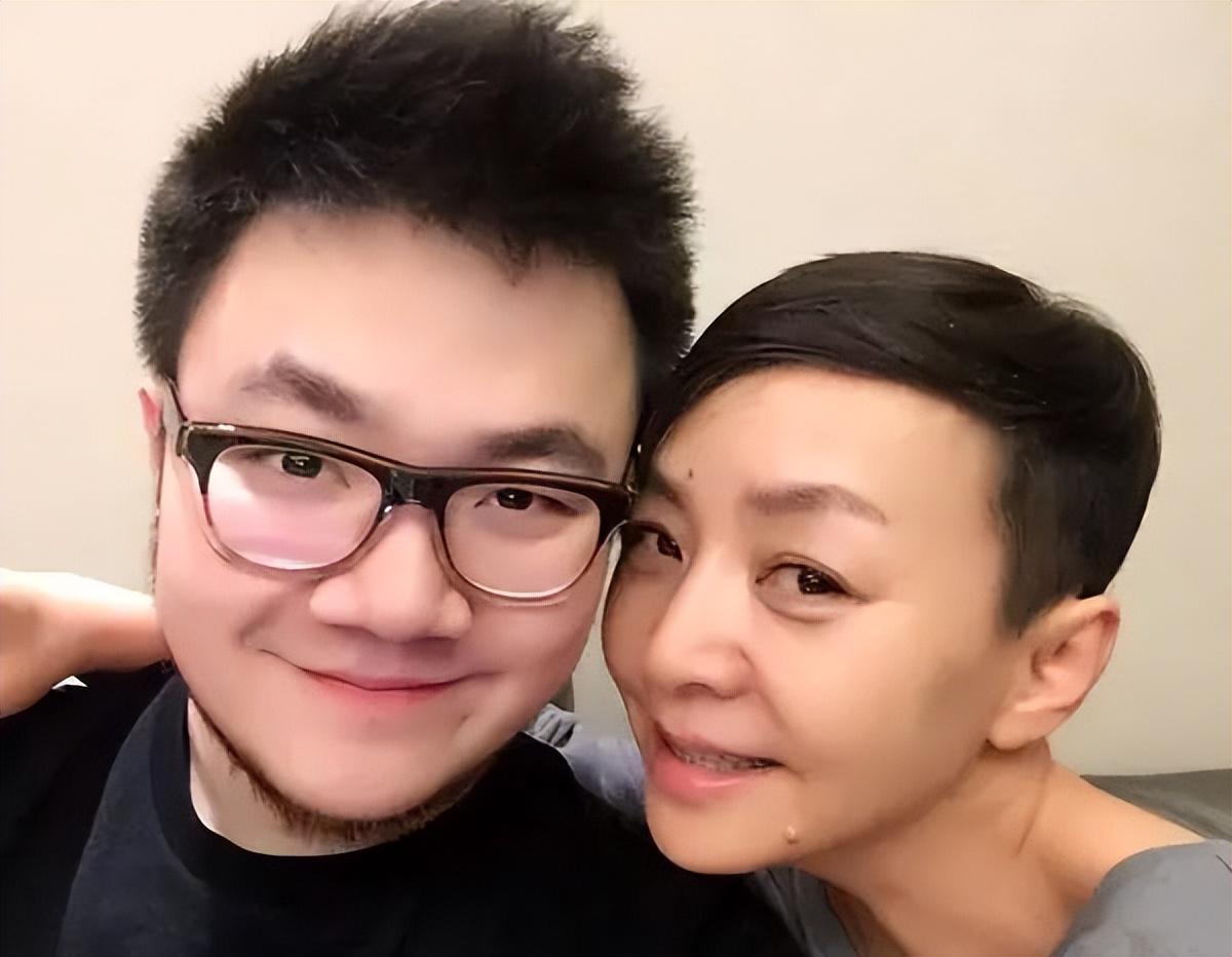 回顾巴图不被亲生父亲认可和母亲相依为命今为母亲遮风挡雨