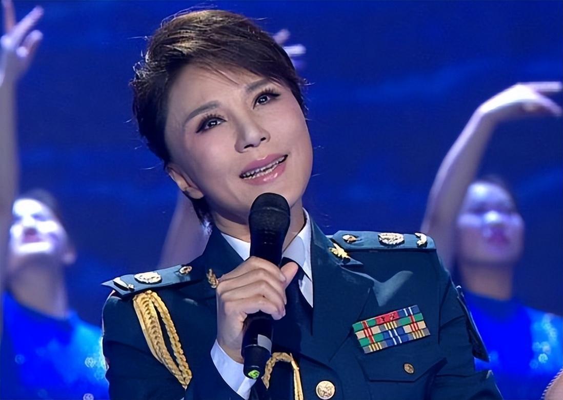 02"业余歌手"却勇夺金奖