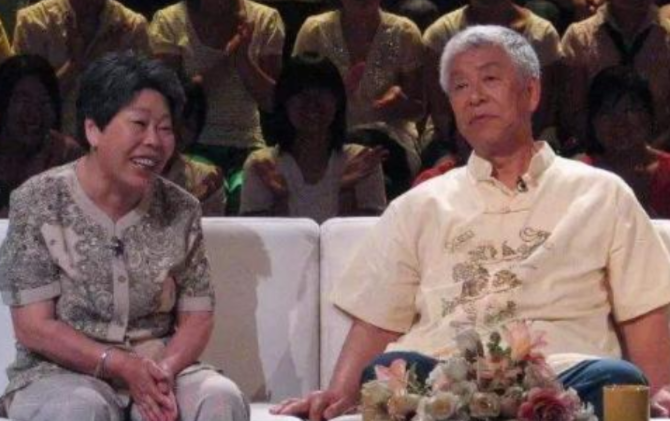 回顾张洪杰三个孩子都啃老他和妻子晚年的抉择打了所有儿女的脸