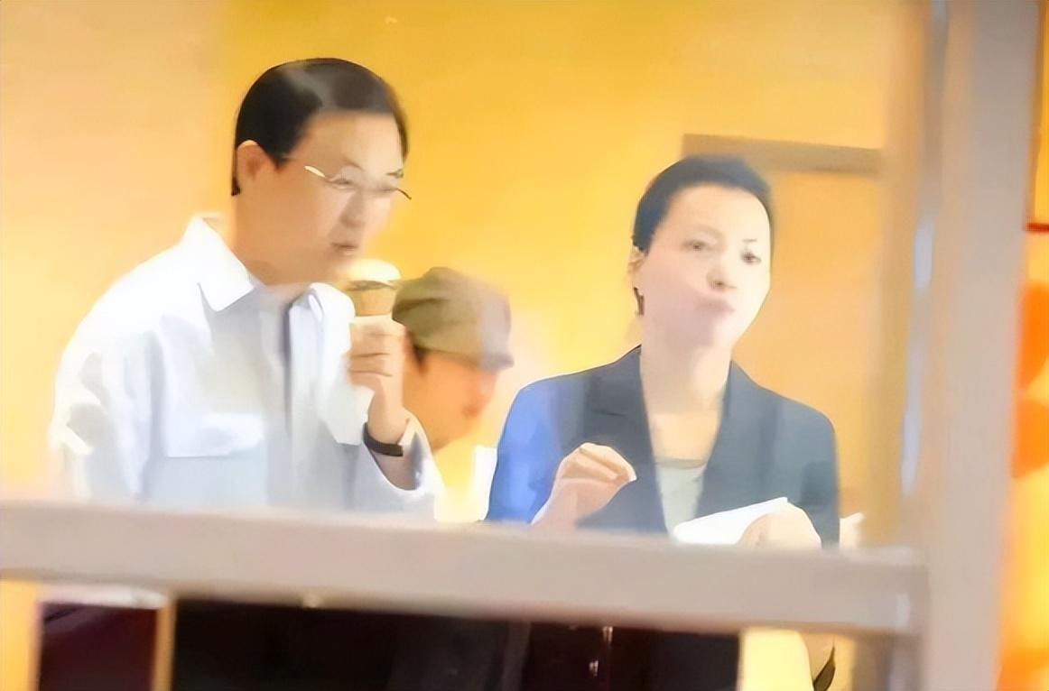 同是央视主持人55岁杨澜和50岁董卿已走上两条截然不同的路