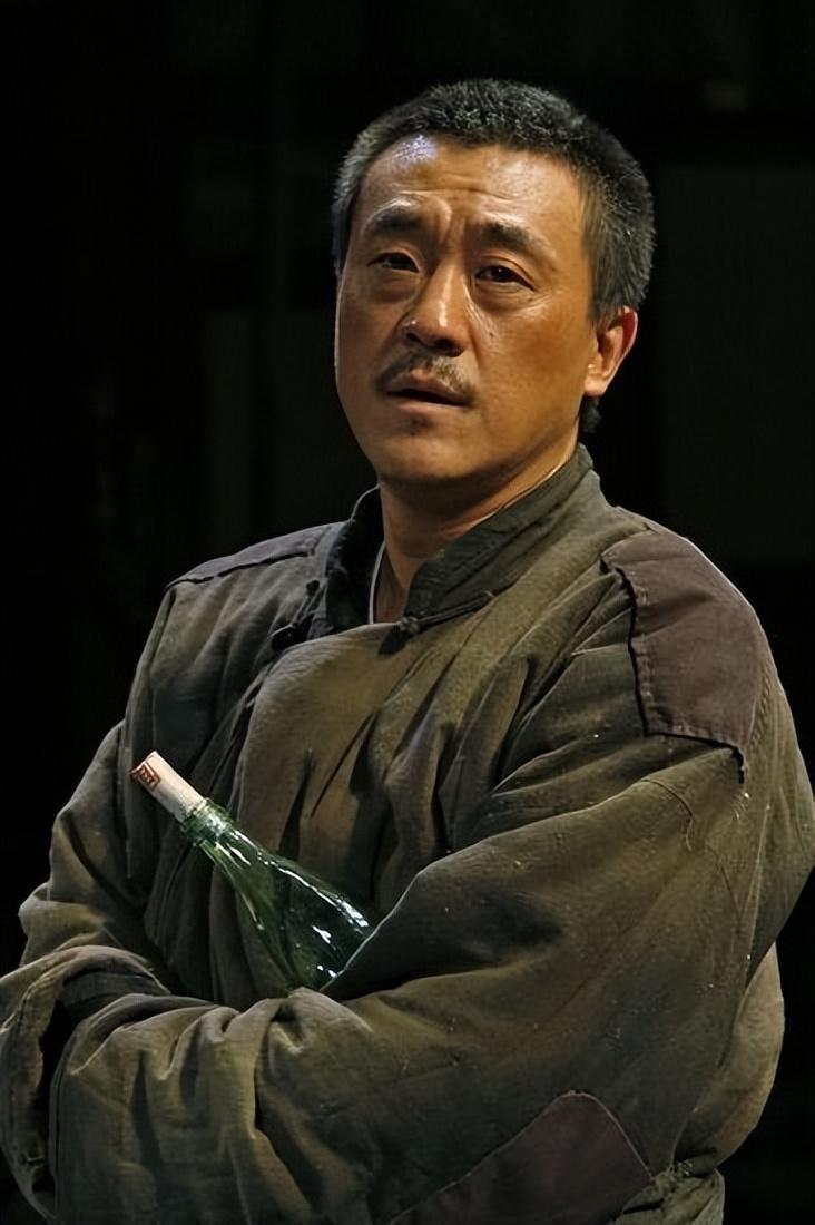 回顾演员何冰娶了初中同桌婚后事业蒸蒸日上赚的钱全部上交