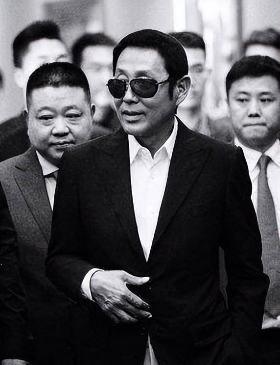 走到今天陈道明和陈宝国他们两个人的差距其实不在演技