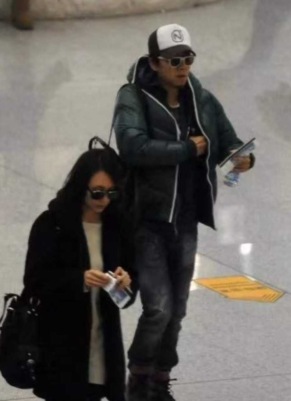 回顾袁泉和夏雨苦恋8年婚后帮丈夫解开心结养育11个孩子也幸福