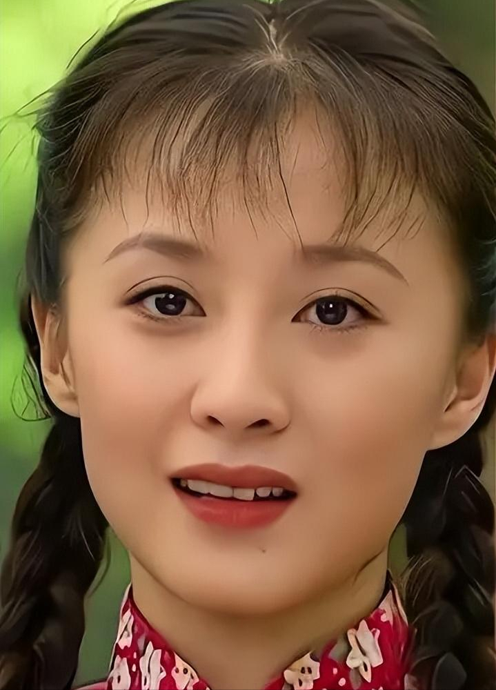 回顾徐露嫌丈夫不好看婚后不要孩子今48岁和19岁女儿似姐妹