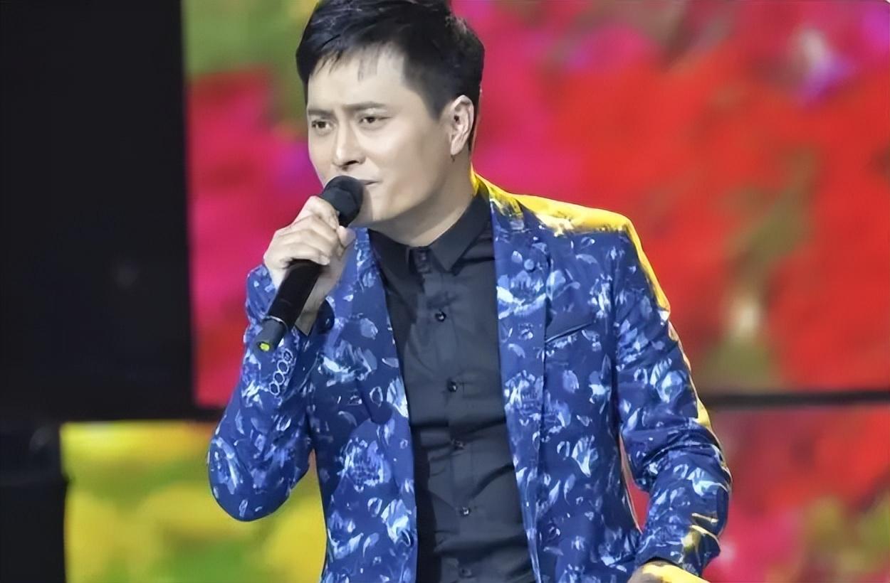 回顾星光大道云飞抛弃原配离婚后娶小10岁娇妻被冤枉的有多惨