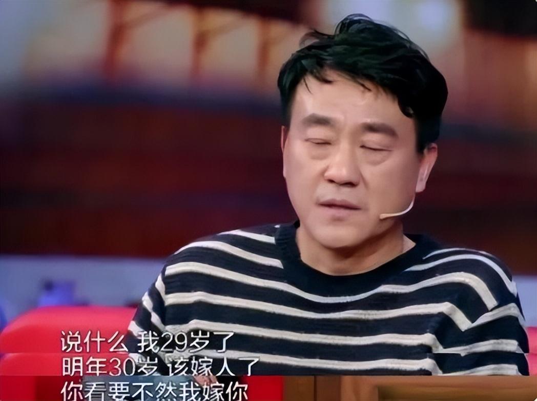 回顾演员何冰娶了初中同桌婚后事业蒸蒸日上赚的钱全部上交