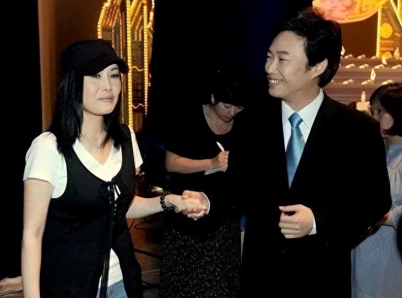 费玉清的初恋是一个跨国恋,他与日本女演员安井千