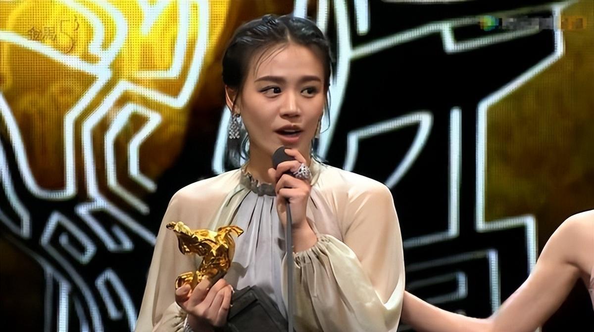 回顾蒋雯丽母亲生三个女儿二女儿漂亮小女儿婚姻让她操碎心