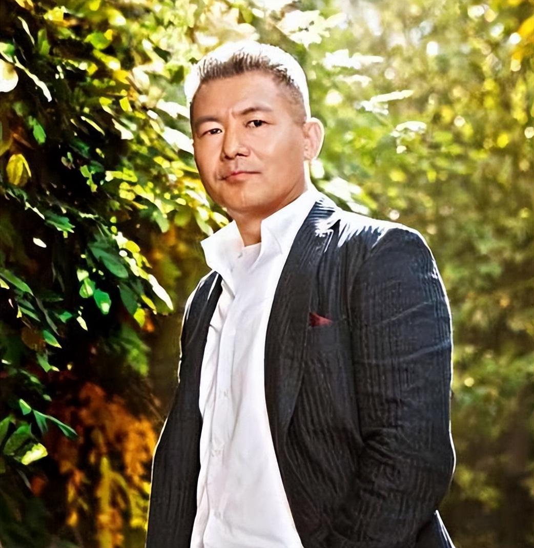 回顾孟桐爱上未婚生子的那英婚后把她宠成宝待继子如亲生