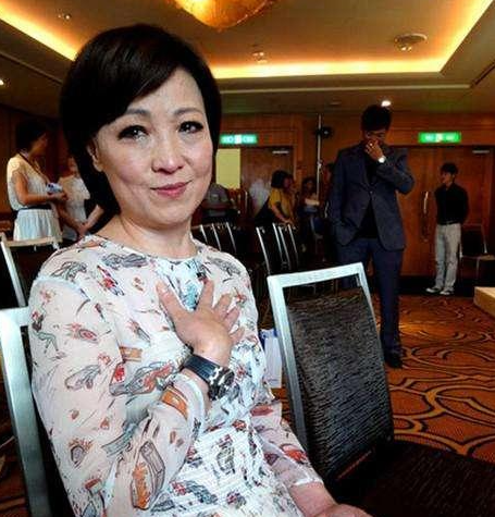 回顾王美华18岁时为钱嫁曾志伟为何在连生两胎后选择了净身出户