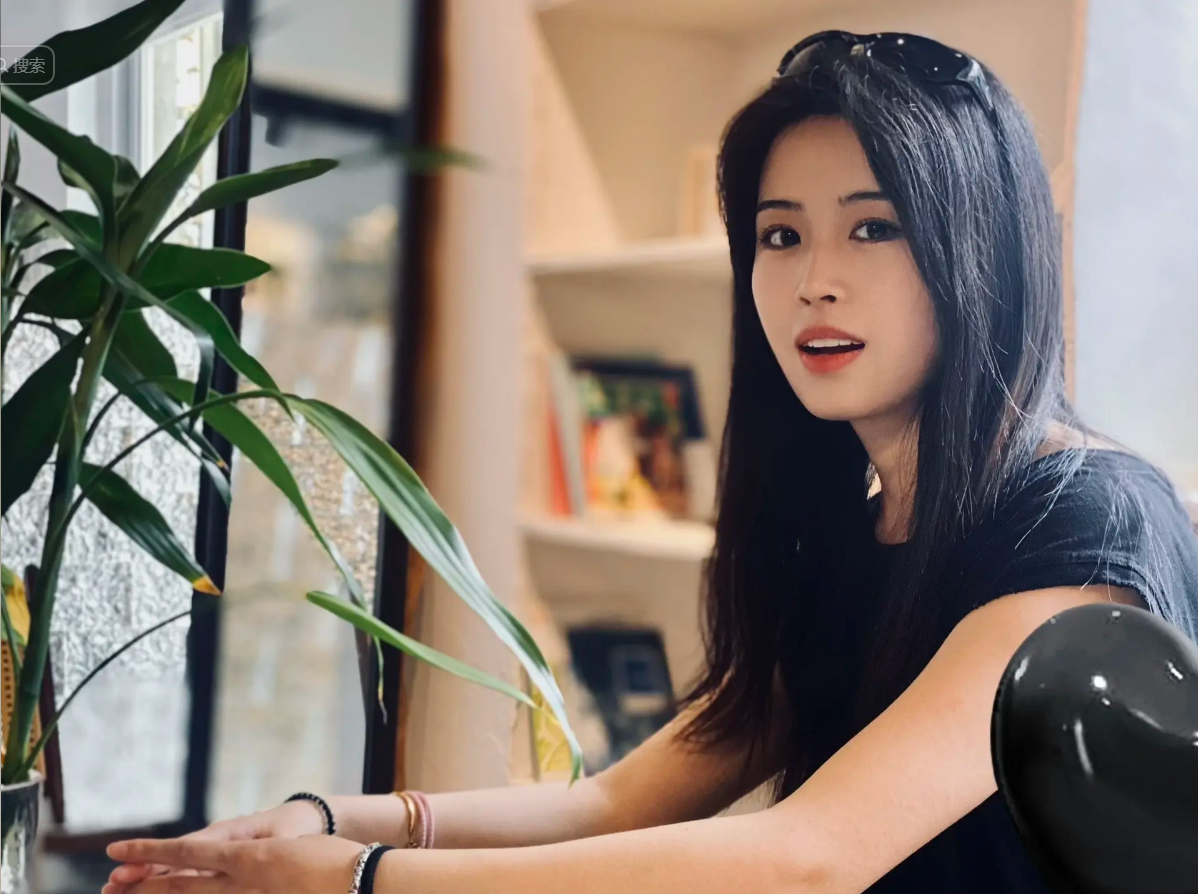 回顾甘肃00后女生流浪大理街头卖诗为生曾几度自杀到底怎么了