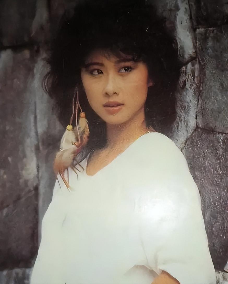 回顾叶倩文曾与费翔高调秀恩爱为何转身嫁大14岁的林子祥