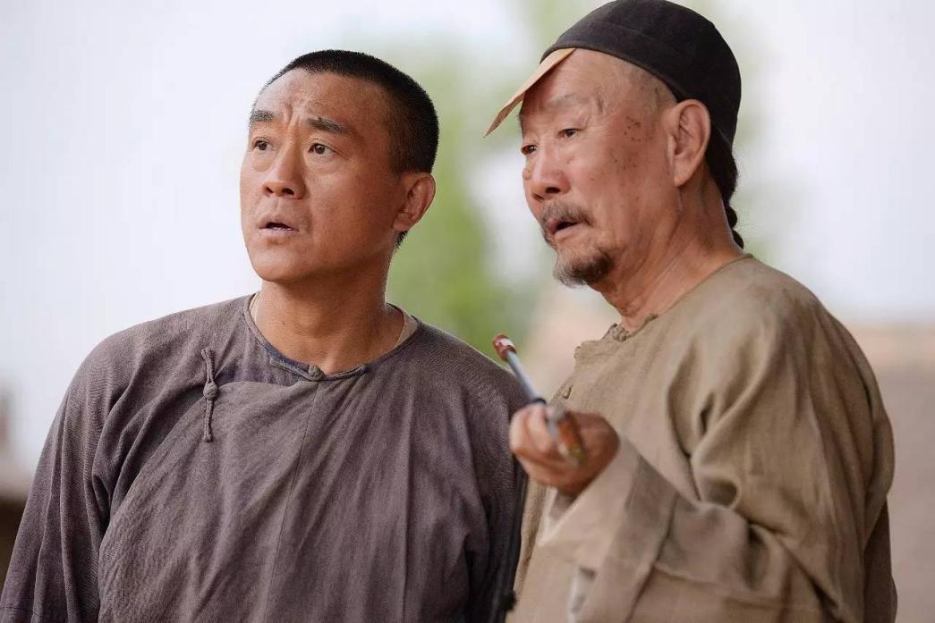 回顾演员何冰娶了初中同桌婚后事业蒸蒸日上赚的钱全部上交