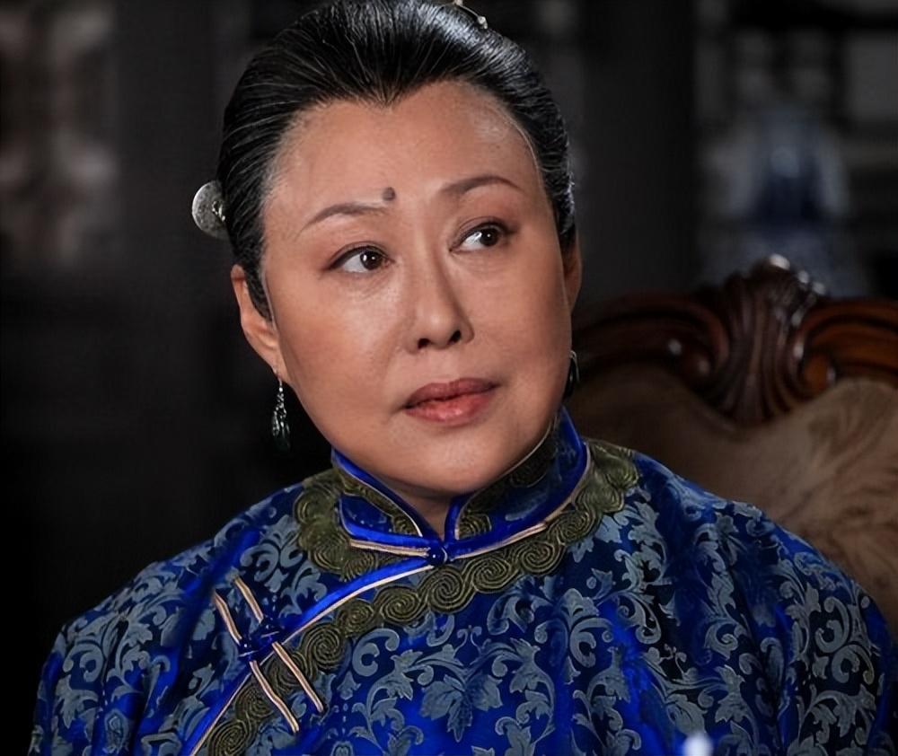 回顾74岁斯琴高娃近况瑞士老公已去世她垂垂老矣依旧在拍戏