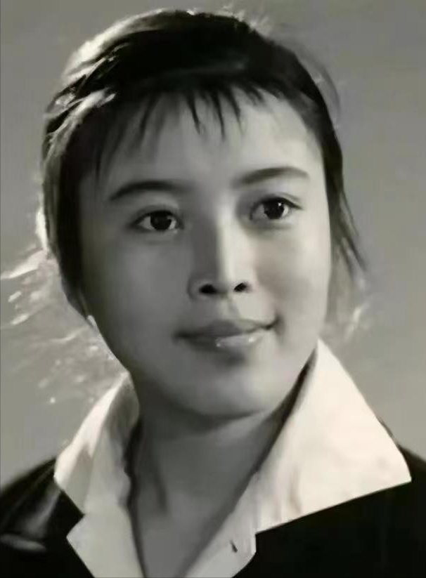 回顾丁嘉丽一段姐弟恋无疾而终两段婚姻伤人伤己对不起儿女