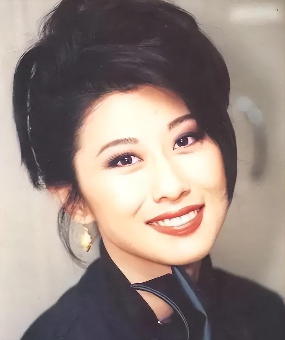 回顾叶倩文曾与费翔高调秀恩爱为何转身嫁大14岁的林子祥