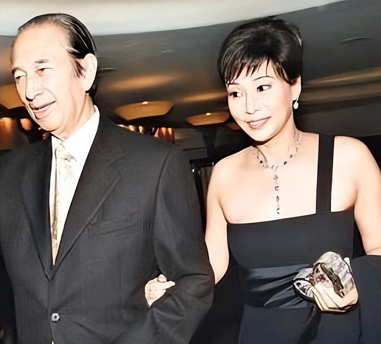 回顾何鸿燊86万续命针每天一针800万金丝楠木棺打造世纪葬礼