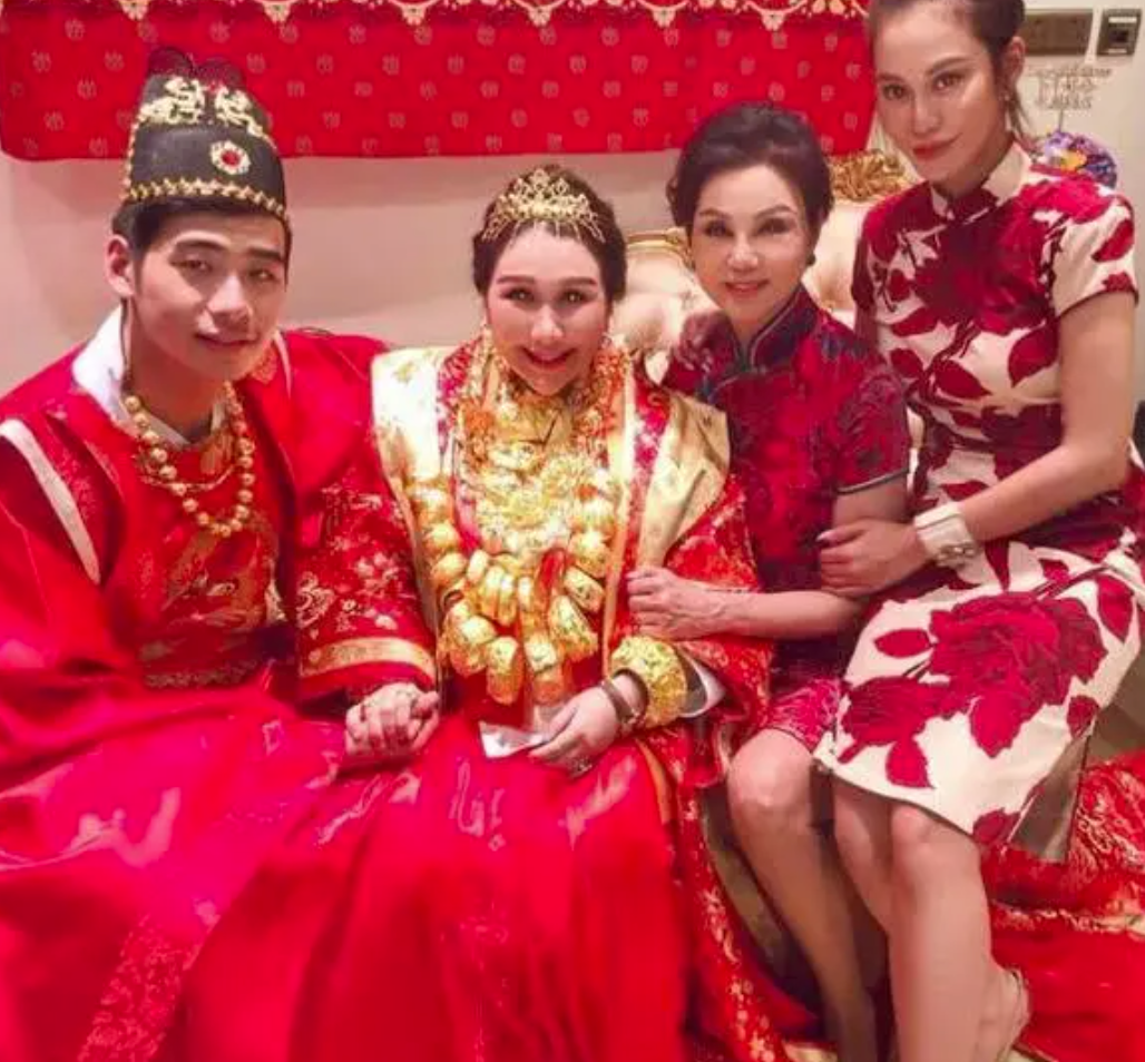 回顾何鸿燊爱女何超盈倒贴14亿下嫁东北小伙结婚被丈夫宠成宝