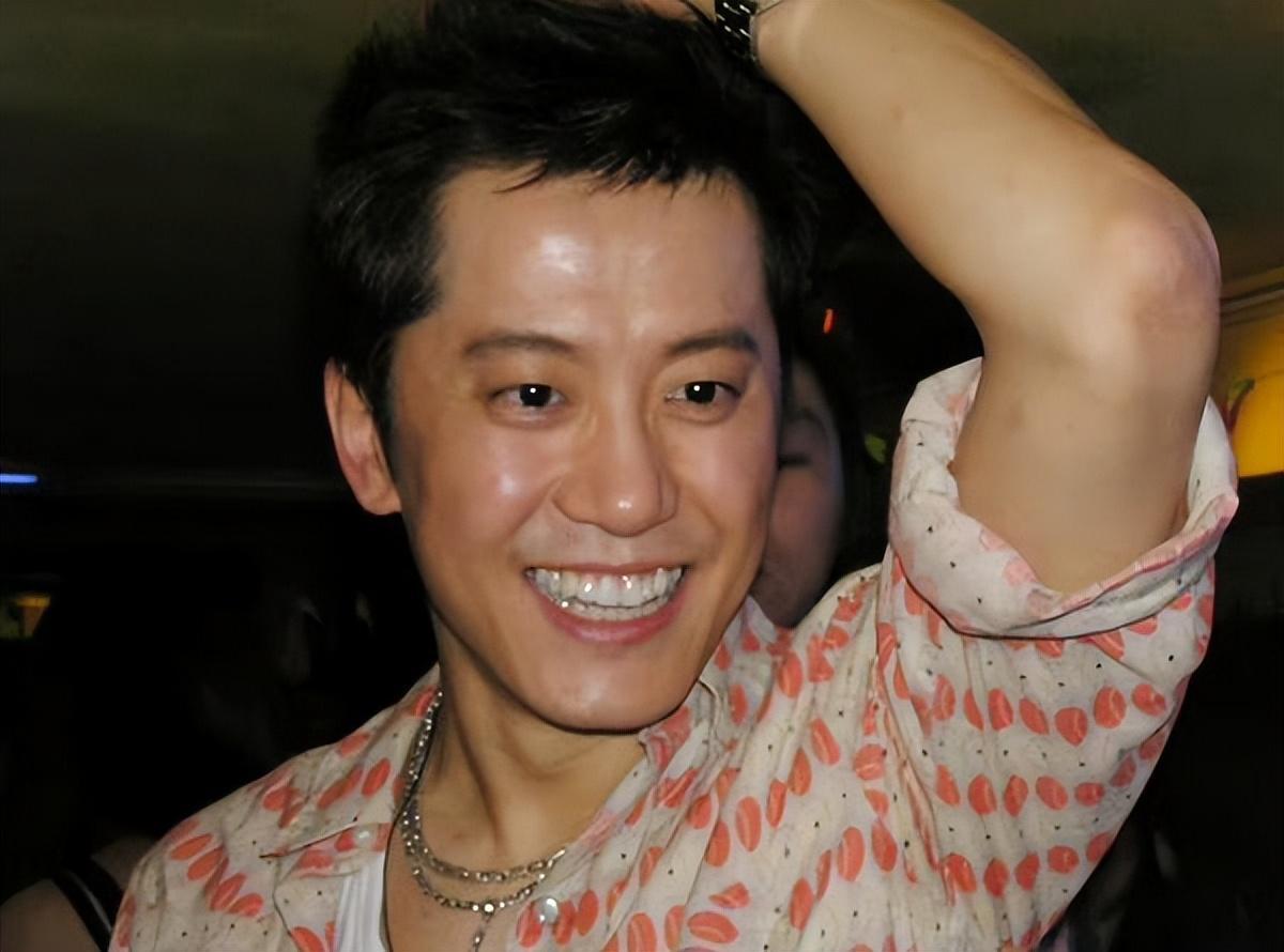 回顾毛宁连续上了8次春晚作死被捕入狱54岁又现身商演捞金