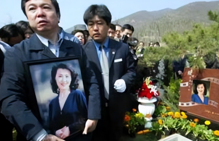 回顾演员李媛媛为腹中胎拒绝治癌冒死生下孩子丈夫至今未娶