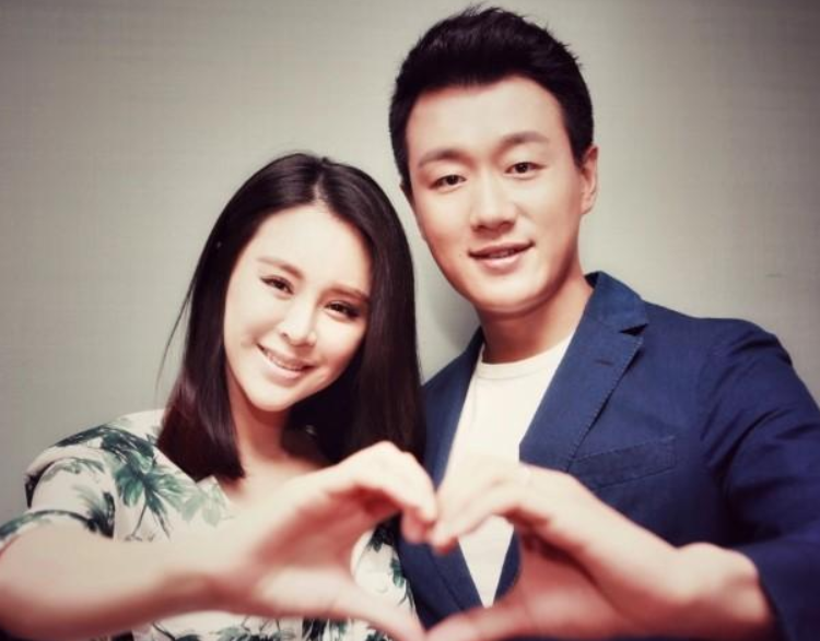 回顾关悦曾被佟大为分手复合后8年为对方生3胎用泪水换幸福