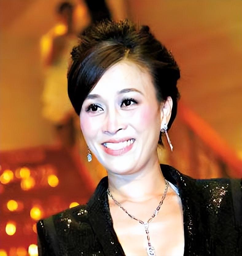 回顾孟桐爱上未婚生子的那英婚后把她宠成宝待继子如亲生