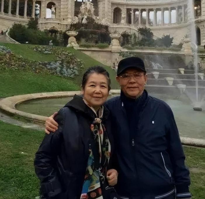 回顾李文玲因一双手套嫁给初恋携手50余年如今女儿出息是骄傲