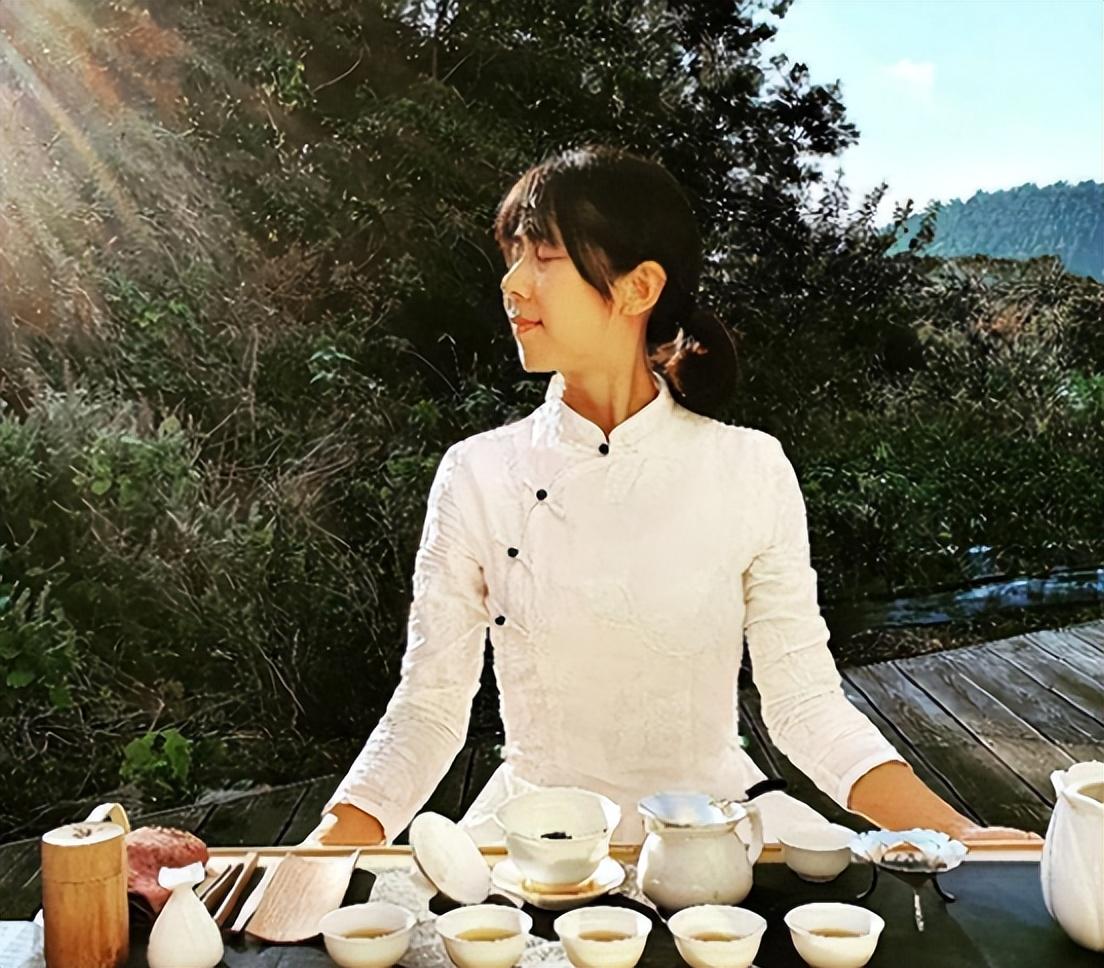 回顾黄冈文科状元被父偷改志愿错失北大逃到韩国20年后来咋样