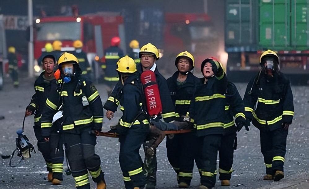 警察医生消防员图片