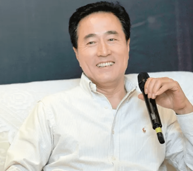 回顾杨立新儿子杨玏35岁仍未婚是父亲的骄傲也是他的心病