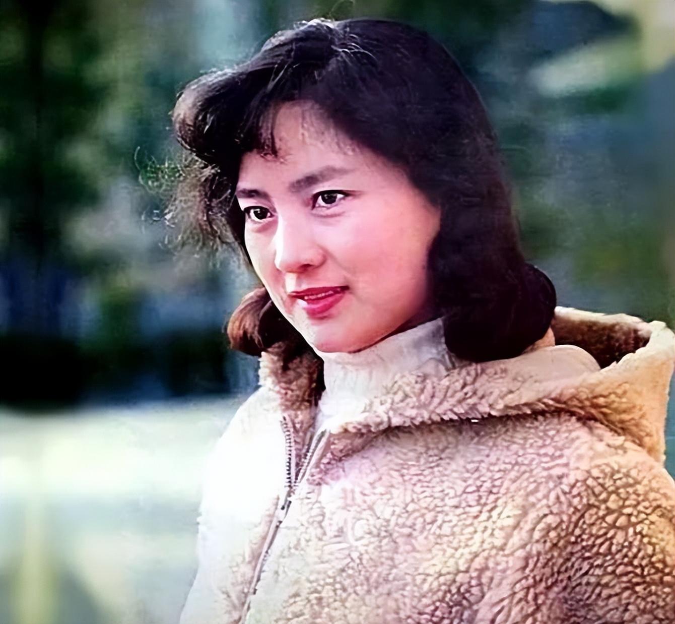 回顾女星张金玲巅峰时隐退生子离婚后带儿子改嫁富商如今怎样